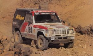 O Mitsubishi de Patrick Zaniroli no longo percurso do Rally Paris-Dakar 1985