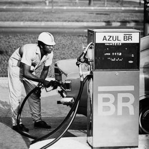 A gasolina azul era o combustível mais caro, mas de maior qualidade